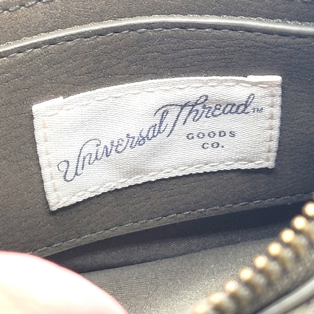 Bundle Two (2) Universal Thread Wristlet Bags - image 5